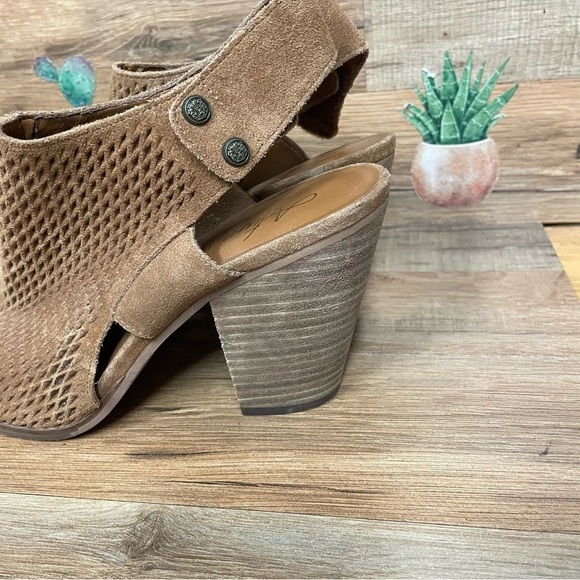 Arturo Chiang Macadamia Cow Split Suede Janel Heels peep toe Womens Size 8.5 - Picture 5 of 10